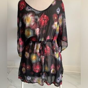 La Vie En Rose Black Floral Tie-Waist Tunic 
Size XS